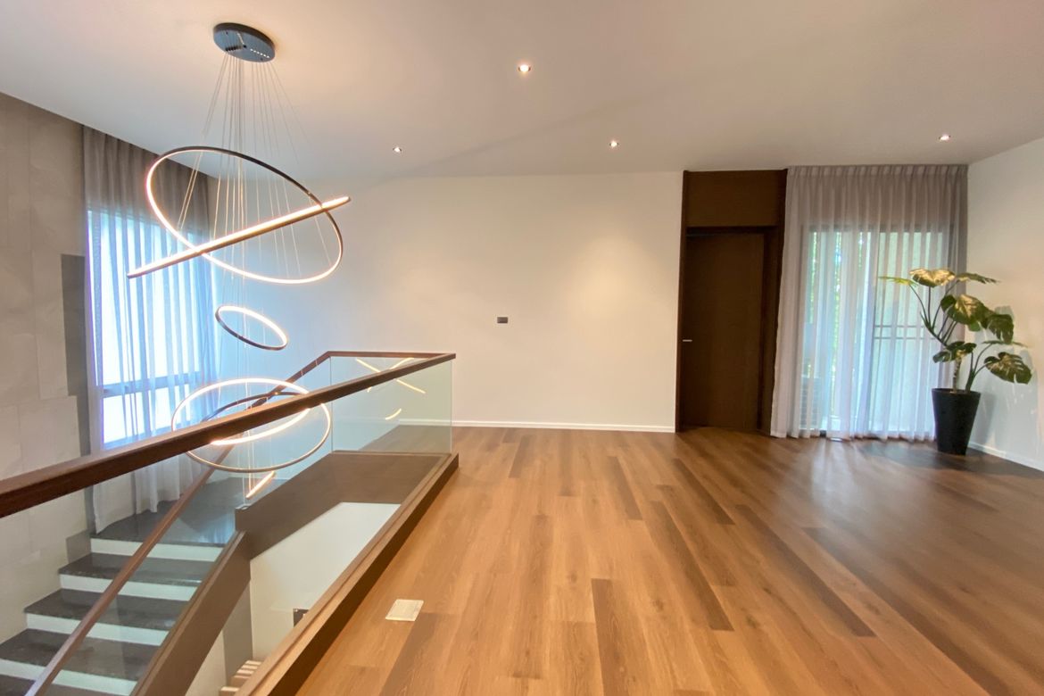 A luxury pool villa with 3 bed for rent or sale in Mae Rim