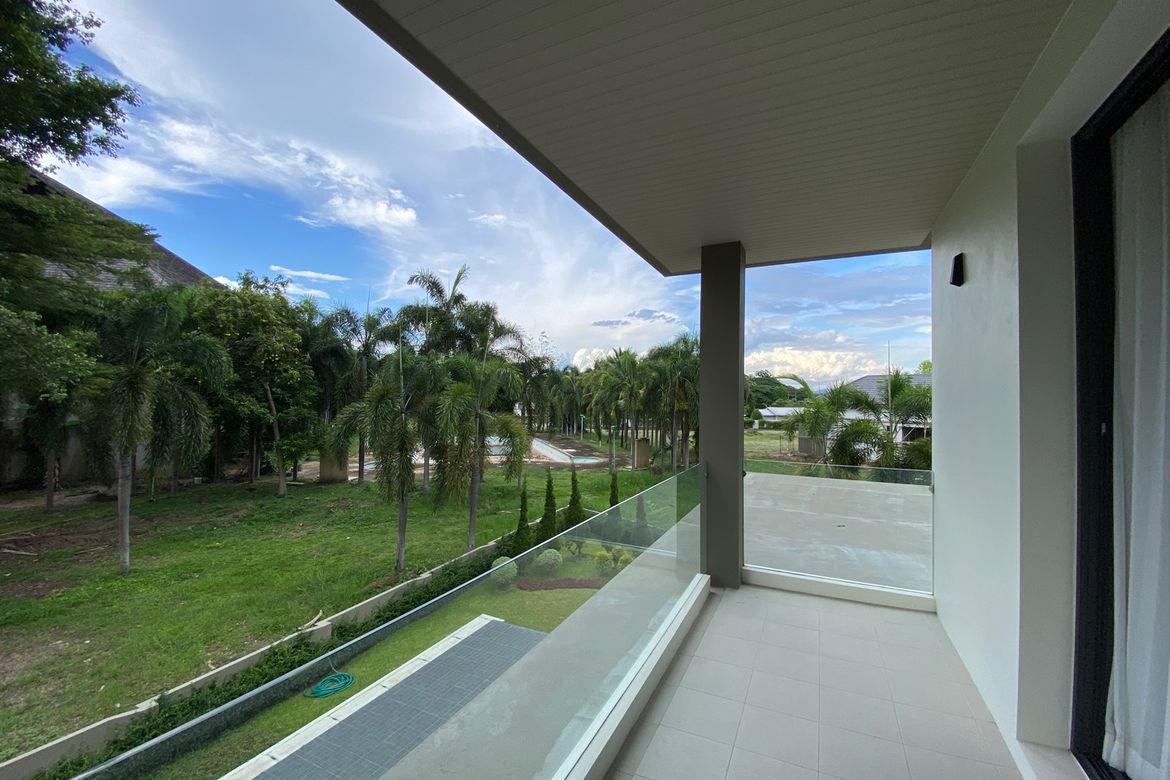A luxury pool villa with 3 bed for rent or sale in Mae Rim