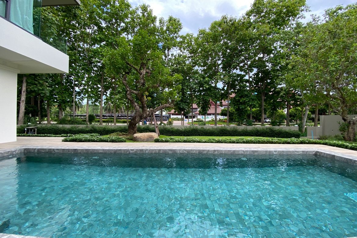 A luxury pool villa with 3 bed for rent or sale in Mae Rim