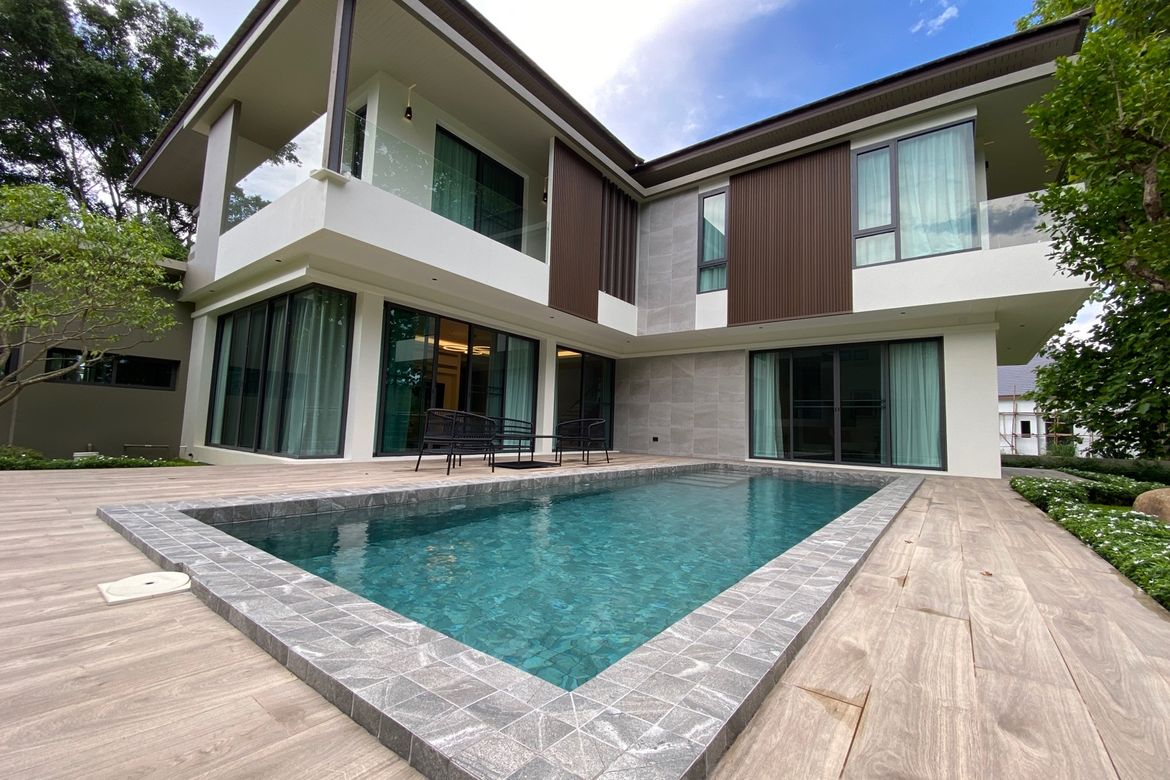 A luxury pool villa with 3 bed for rent or sale in Mae Rim