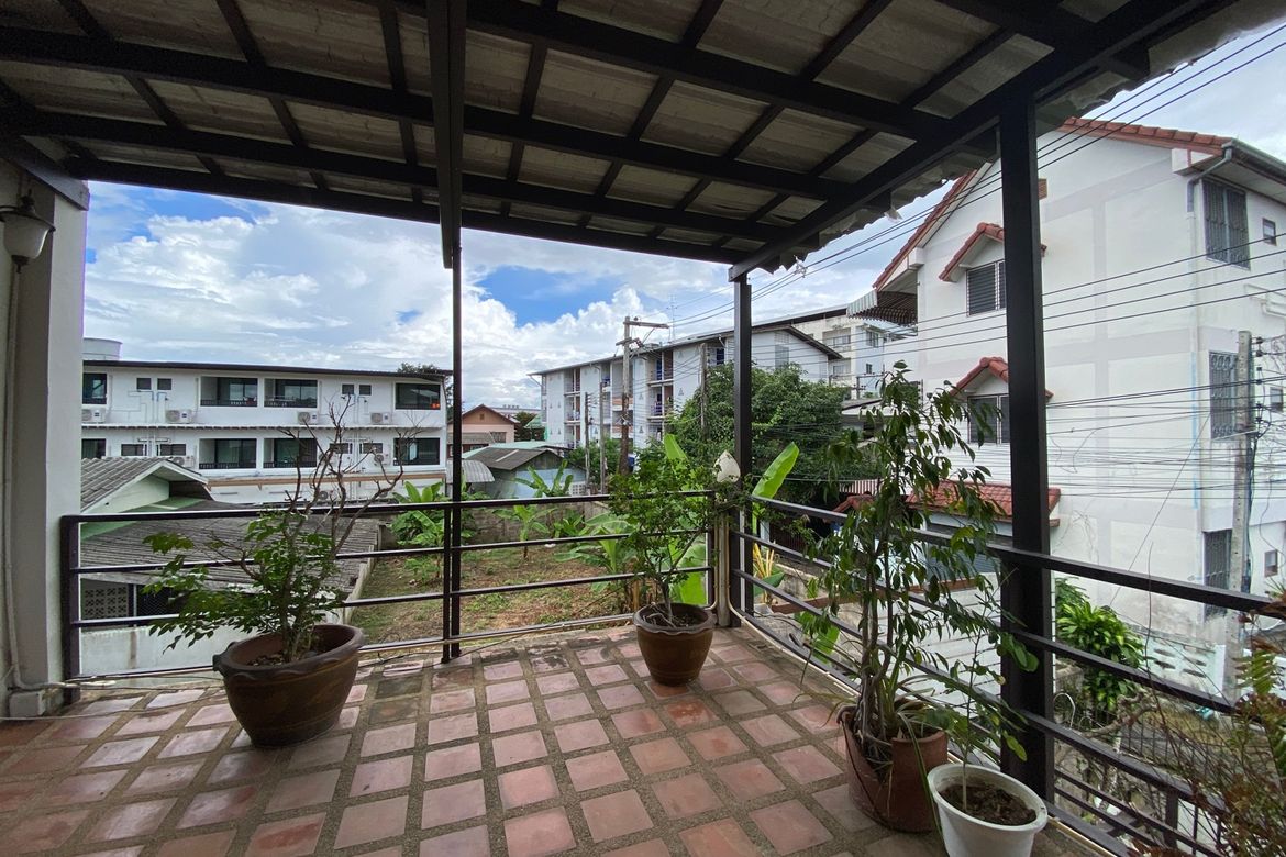 3 storey townhouse for sale near Chiang Mai University