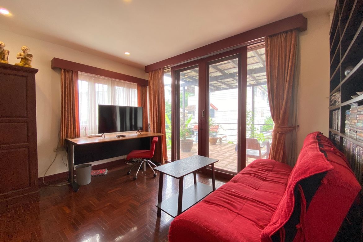 3 storey townhouse for sale near Chiang Mai University