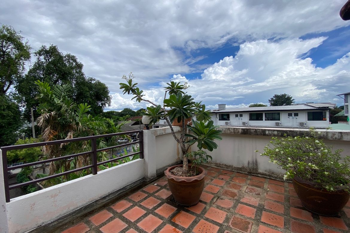 3 storey townhouse for sale near Chiang Mai University