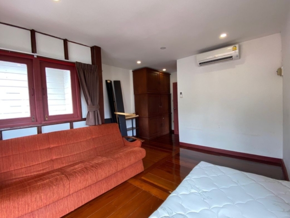 3 storey townhouse for sale near Chiang Mai University