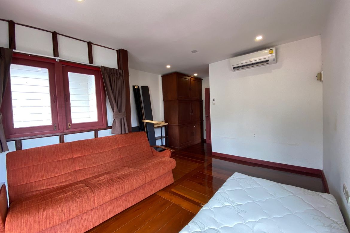3 storey townhouse for sale near Chiang Mai University