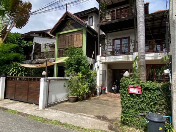3 storey townhouse for sale near Chiang Mai University