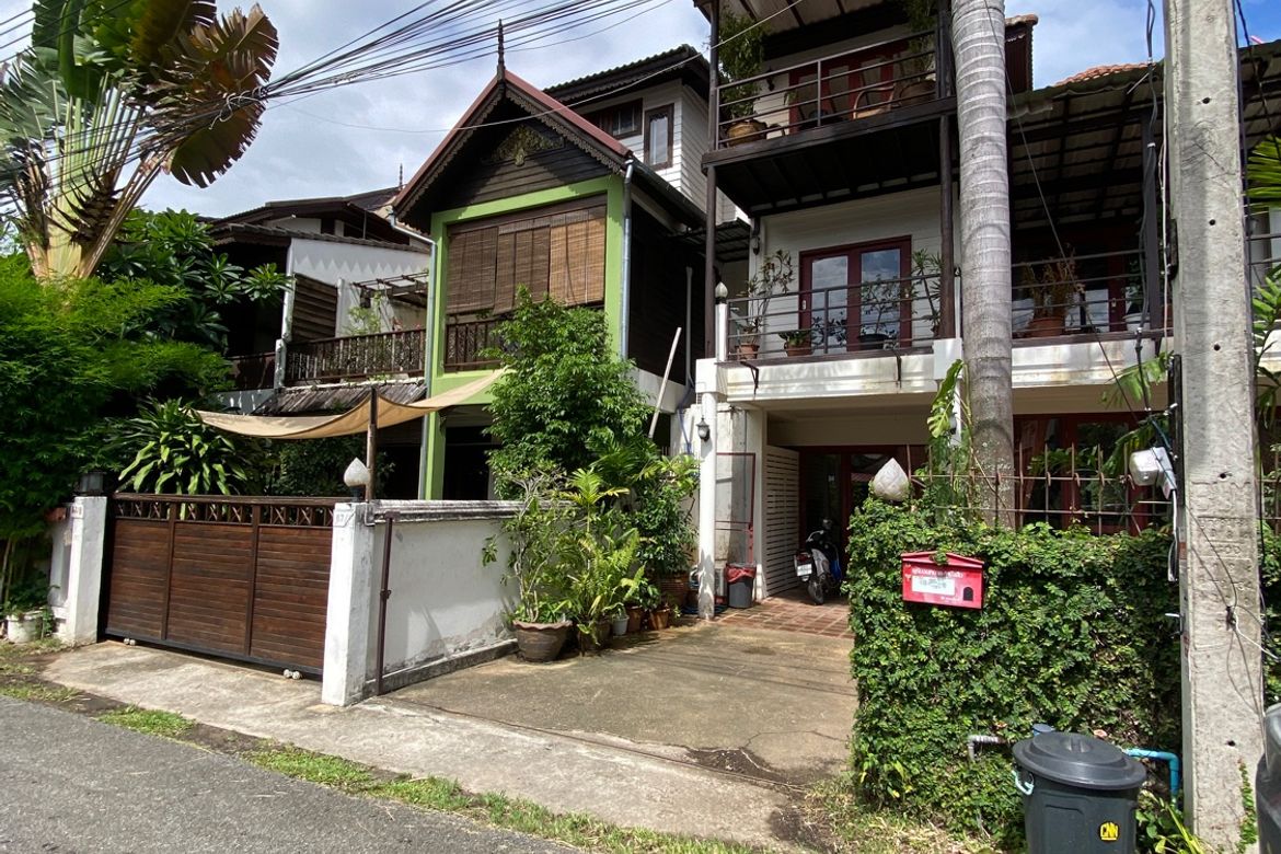 3 storey townhouse for sale near Chiang Mai University