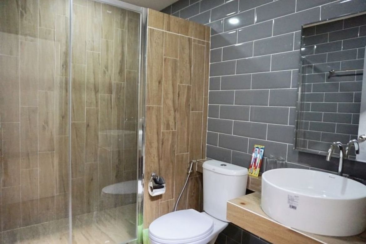 A modern house with pool for rent or sale in San Sai