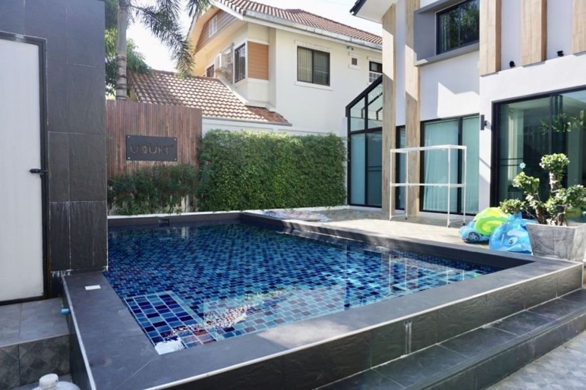 A modern house with pool for rent or sale in San Sai