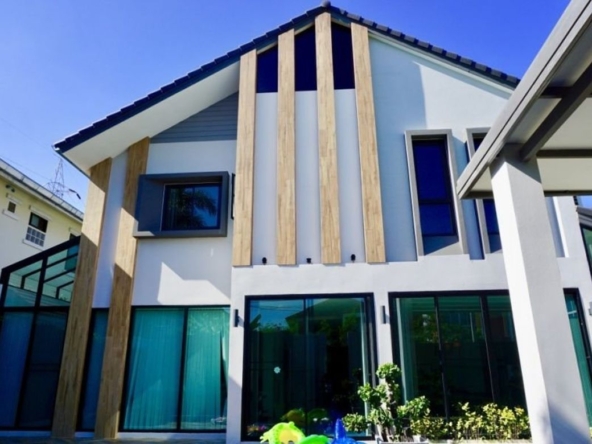 A modern house with pool for rent or sale in San Sai