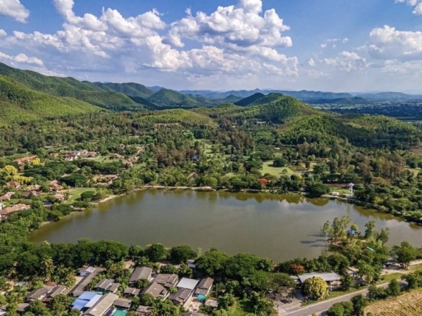 San Kamphaeng-DSP-(HS369-02)  Nice 2 Bedroom Bungalow on a Lake for Sale in On Tai