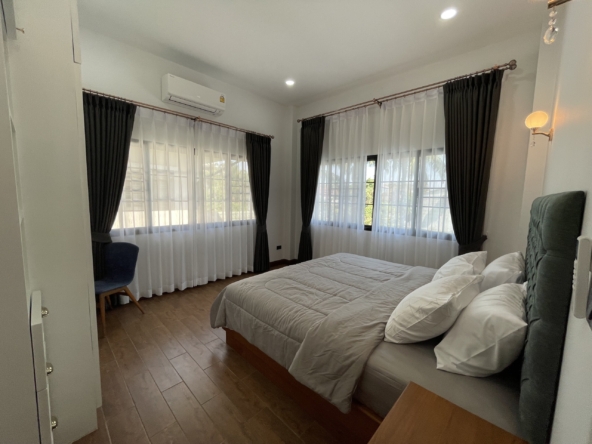 Newly refurbished 4 bedroom house with pool for sale in San Kamphaeang-SHG-HS483