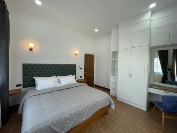 Newly refurbished 4 bedroom house with pool for sale in San Kamphaeang-SHG-HS483