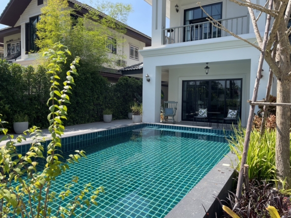 Newly refurbished 4 bedroom house with pool for sale in San Kamphaeang-SHG-HS483
