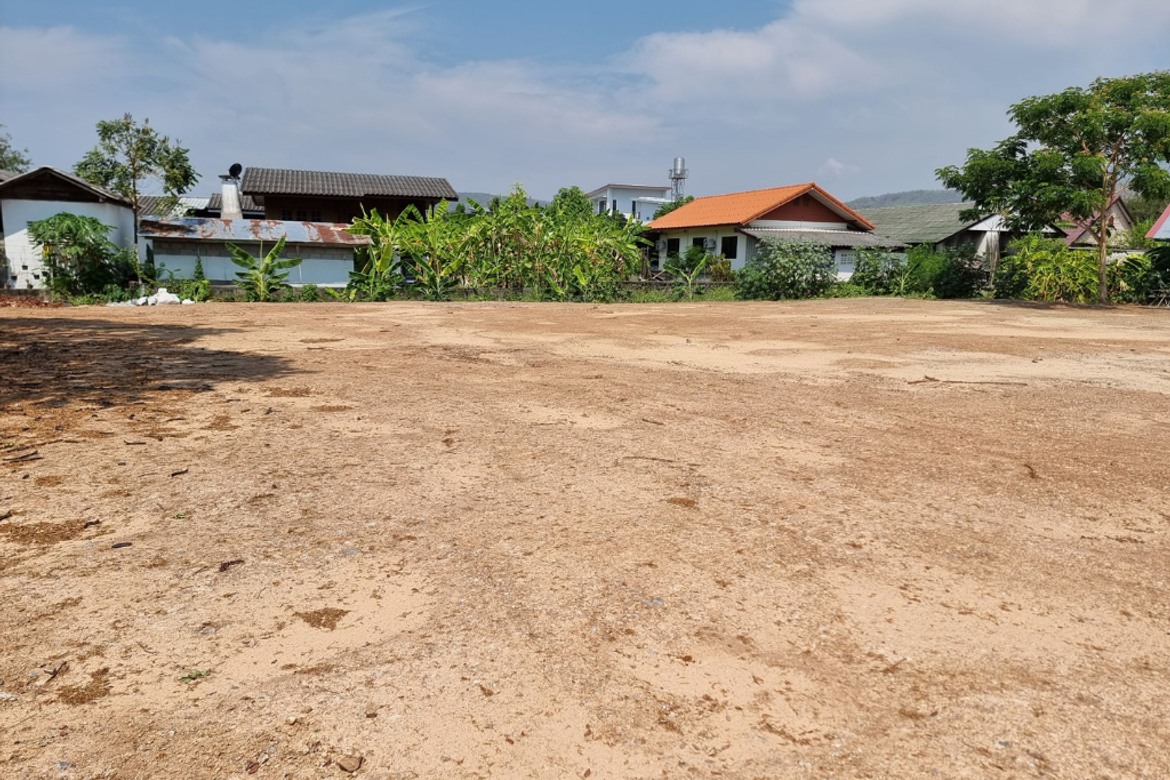 near the Royal Flora Expo (ID:261LR)-MR-261LR