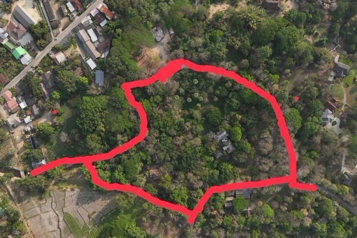A large plot of land for sale in Mae Rim