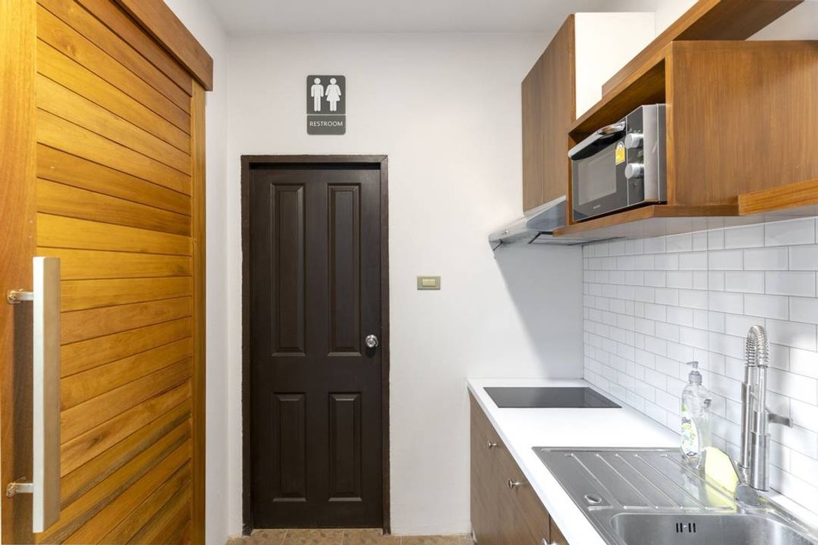 Available for Monthly and Short Term Rent!!  4 bedrooms Modern Stylish Lanna Contemporary Villa & Art Gallery  with Private Swimming pool near Nimman.-CMB-CMB04835
