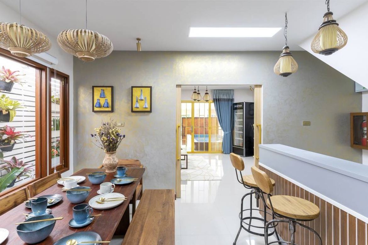 Available for Monthly and Short Term Rent!!  4 bedrooms Modern Stylish Lanna Contemporary Villa & Art Gallery  with Private Swimming pool near Nimman.-CMB-CMB04835