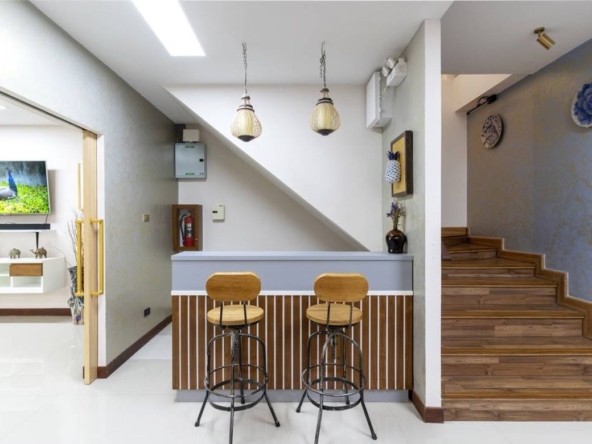 Available for Monthly and Short Term Rent!!  4 bedrooms Modern Stylish Lanna Contemporary Villa & Art Gallery  with Private Swimming pool near Nimman.-CMB-CMB04835