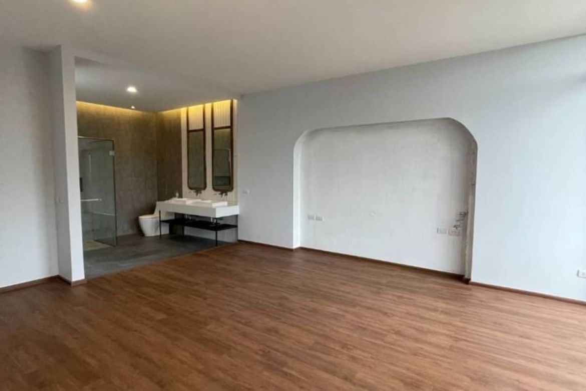 4 Bedroom Townhouse for sale-CMB-CMB04582