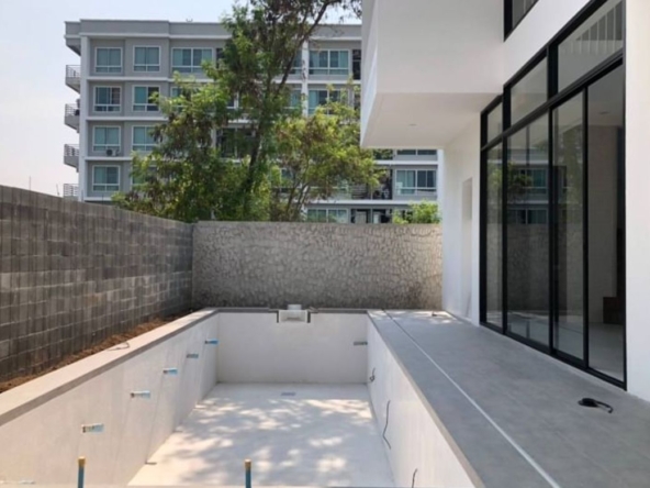 4 Bedroom Townhouse for sale-CMB-CMB04582