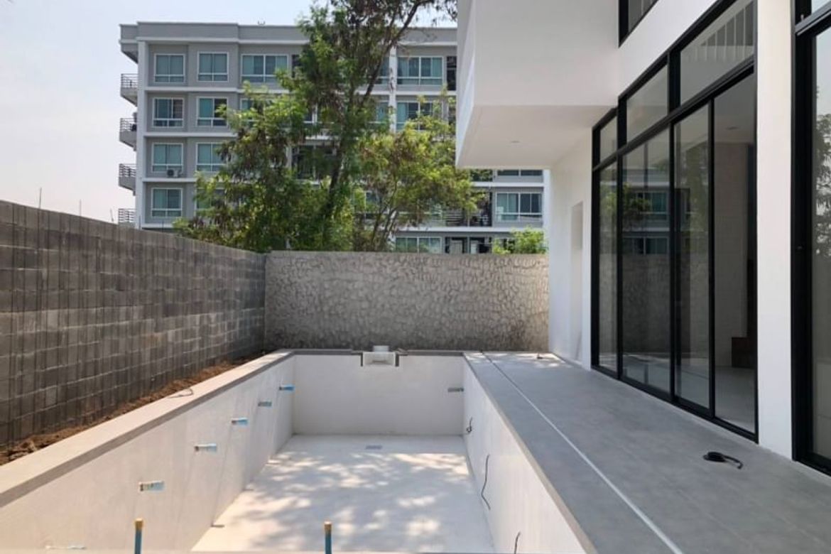 4 Bedroom Townhouse for sale-CMB-CMB04582