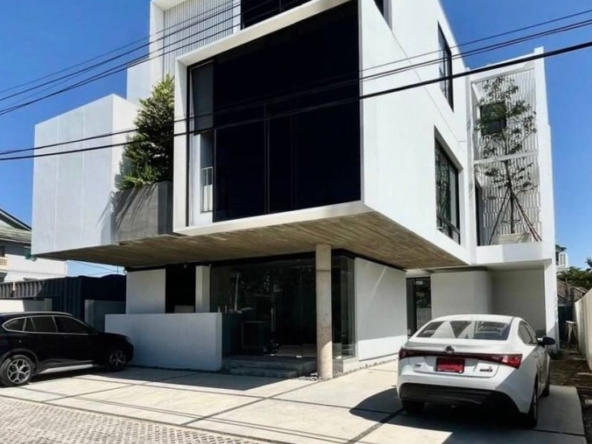 4 Bedroom Townhouse for sale-CMB-CMB04582