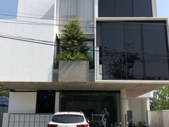4 Bedroom Townhouse for sale-CMB-CMB04582