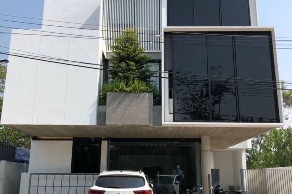 4 Bedroom Townhouse for sale-CMB-CMB04582