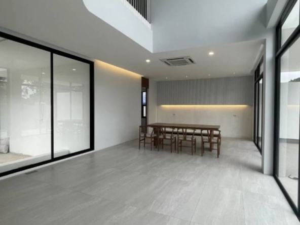 4 Bedroom Townhouse for sale-CMB-CMB04582