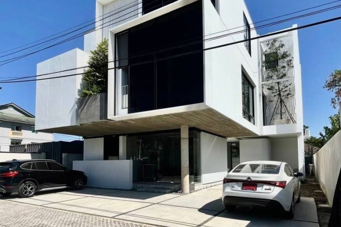 4 Bedroom Townhouse for sale-CMB-CMB04582