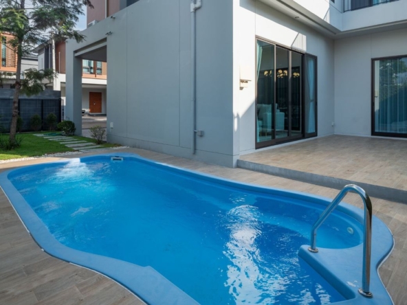 4 Bedrooms