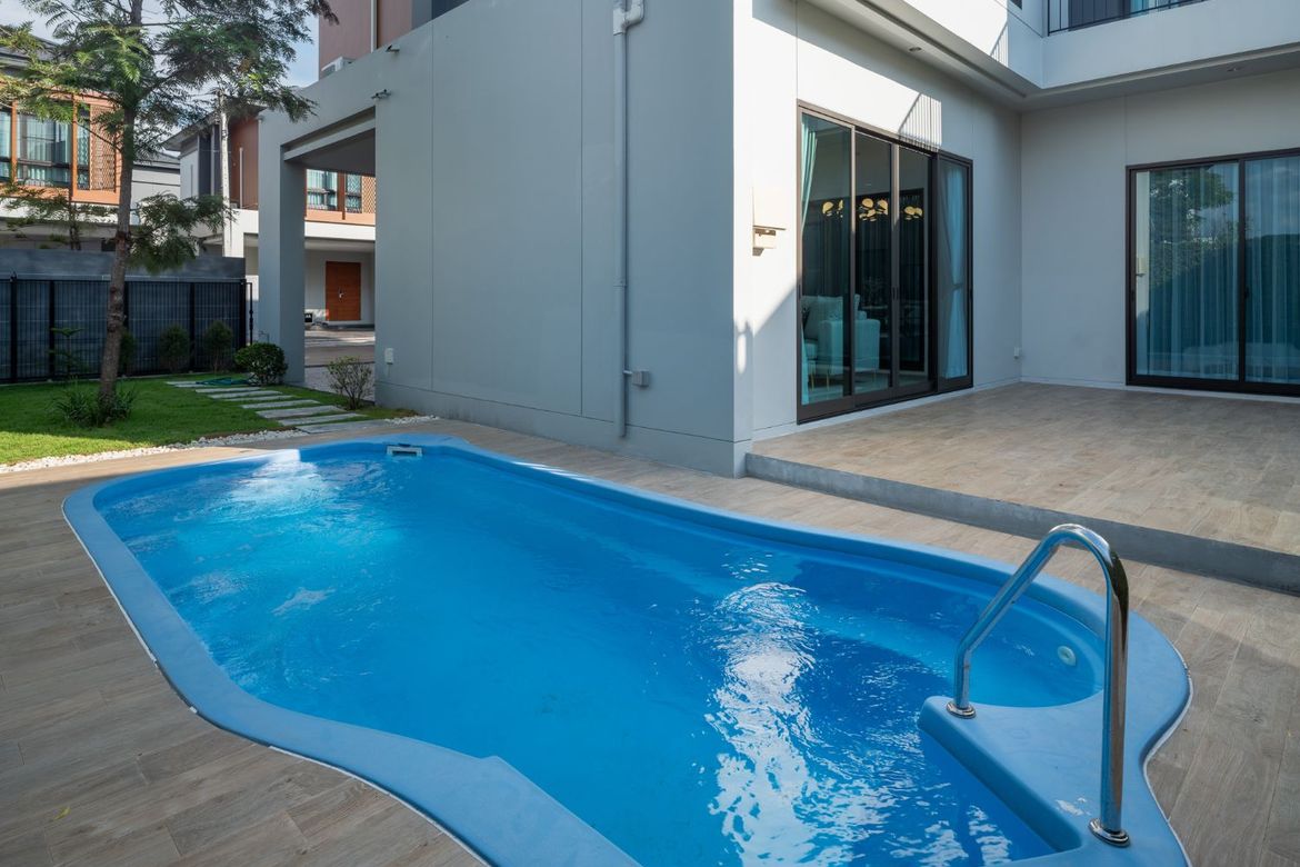 4 Bedrooms