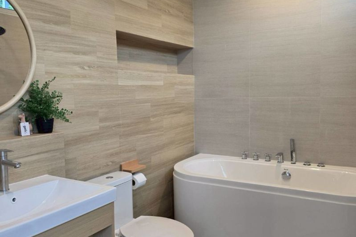 5 Baths