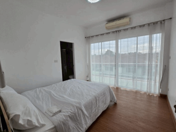 4 Beds