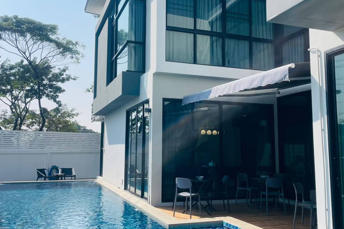 private swimming pool