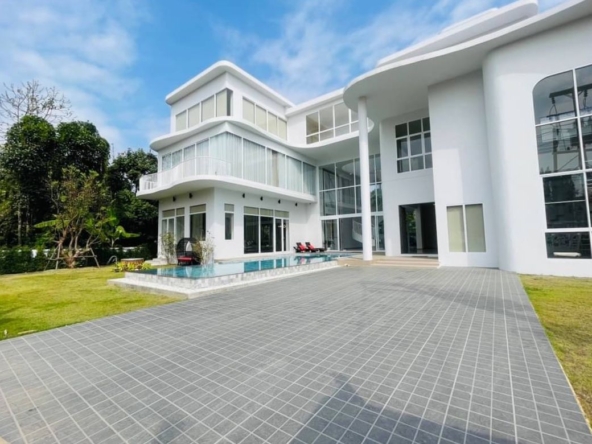 offering you true comfort and privacy with premium facilities. Suitable fo-CMB-CMB04818