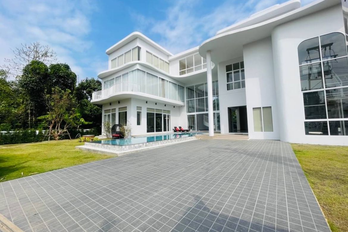 offering you true comfort and privacy with premium facilities. Suitable fo-CMB-CMB04818