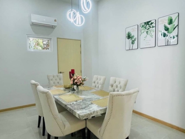 Luxury Hi-End Pool Villa  A modern luxury home near Chiang Mai city center