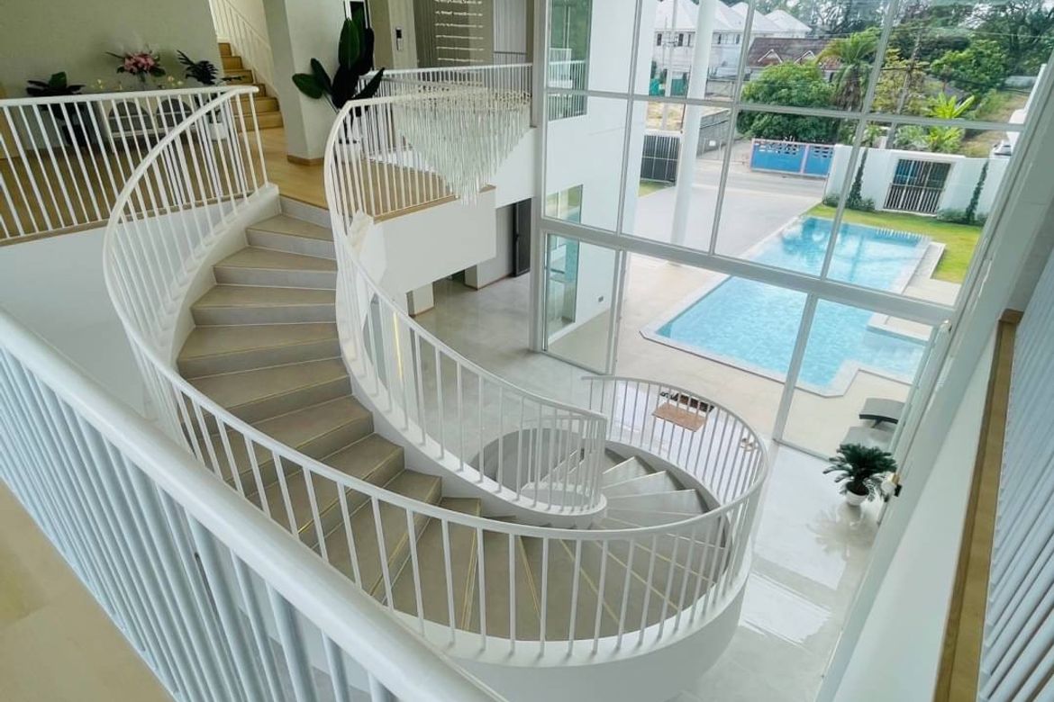 Luxury Hi-End Pool Villa  A modern luxury home near Chiang Mai city center