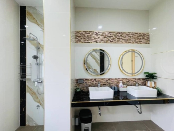 offering you true comfort and privacy with premium facilities. Suitable fo-CMB-CMB04818