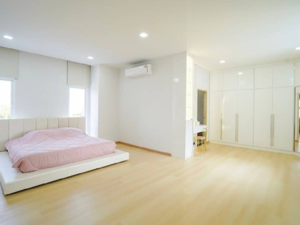 offering you true comfort and privacy with premium facilities. Suitable fo-CMB-CMB04818