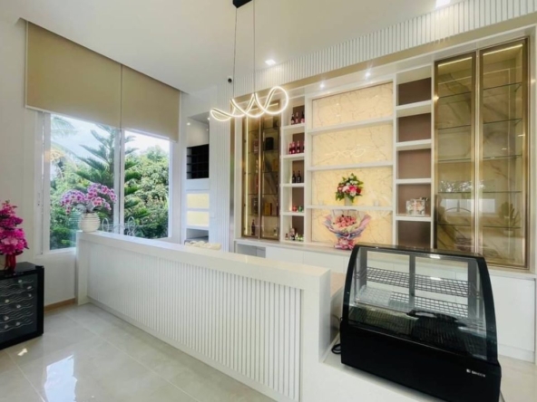 Luxury Hi-End Pool Villa  A modern luxury home near Chiang Mai city center