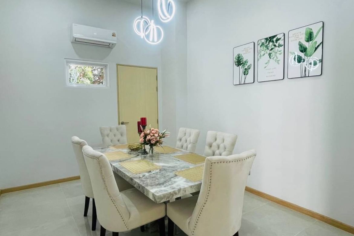 Luxury Hi-End Pool Villa  A modern luxury home near Chiang Mai city center