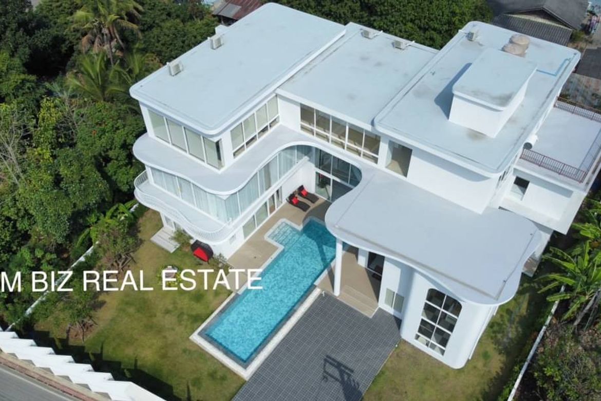 Luxury Hi-End Pool Villa  A modern luxury home near Chiang Mai city center