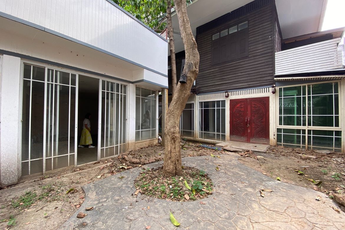 Commercial space for rent on Chang Klan Road