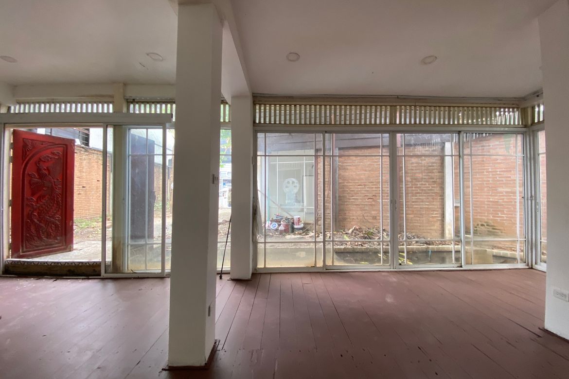 Commercial space for rent on Chang Klan Road