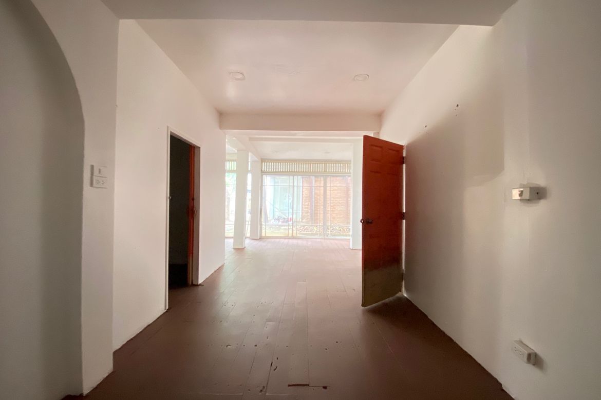 Commercial space for rent on Chang Klan Road