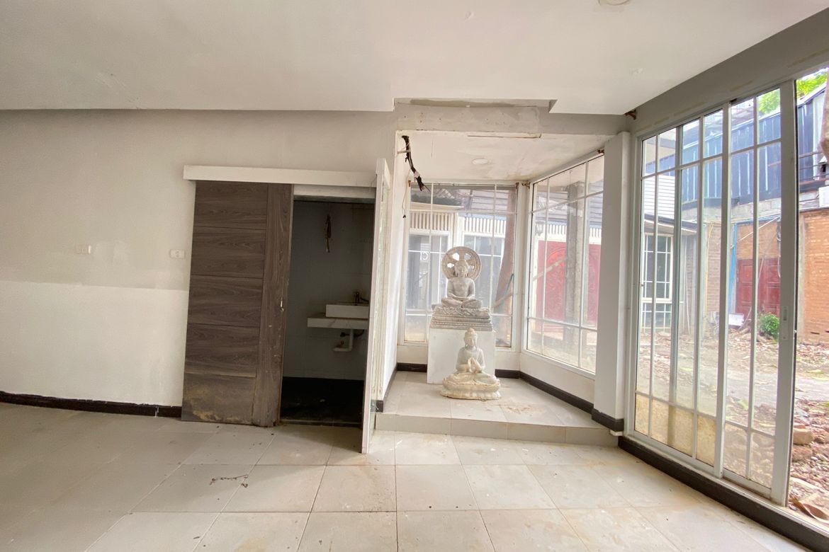 Commercial space for rent on Chang Klan Road