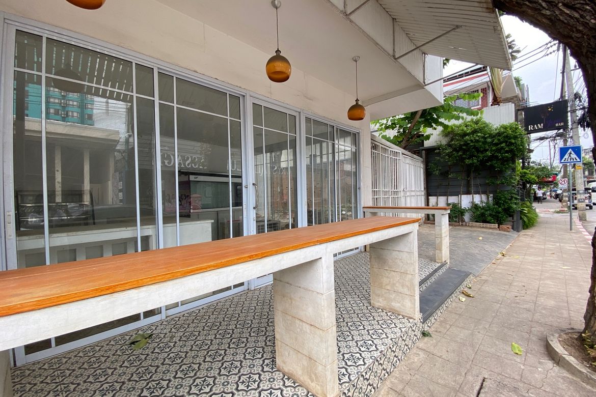 Commercial space for rent on Chang Klan Road